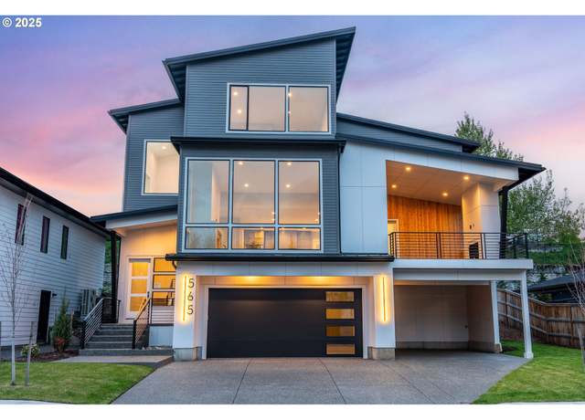 Property at 565 W U St, Washougal, WA 98671, 4 beds, 2.5 baths