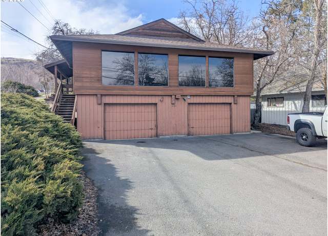 Property at 1402 4th St, La Grande, OR 97850, 3 beds, 3 baths