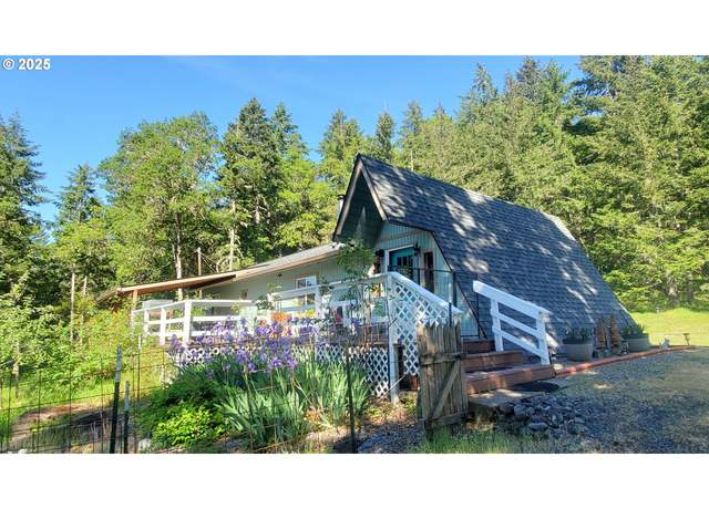 Property at 527 Old Homestead Dr, Oakland, OR 97462, 3 beds, 2 baths