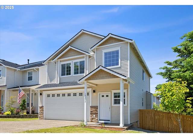 Property at 19257 Oak Ave, Sandy, OR 97055, 3 beds, 2.5 baths