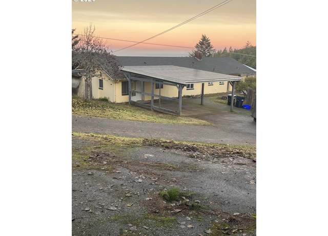 Property at 28314 Emerald Dr, Gold Beach, OR 97444, 6 beds, 5 baths
