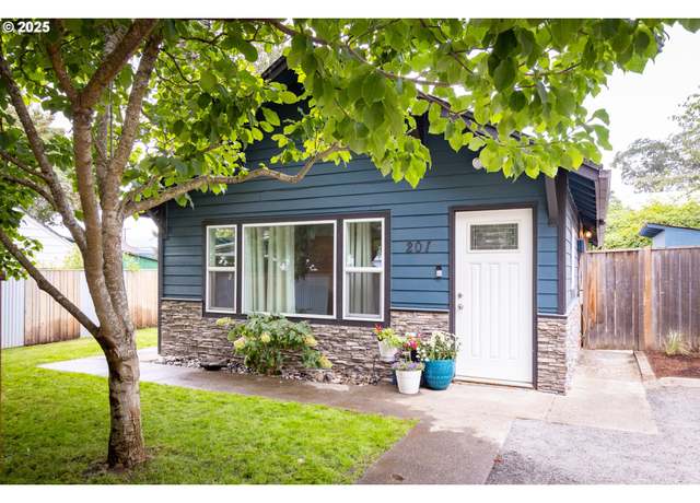 Property at 207 N Maple St, Bingen, WA 98605, 3 beds, 1 bath