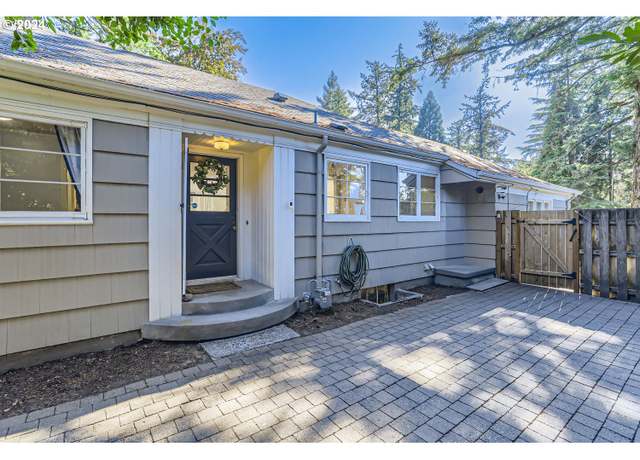 Property at 5008 SW Taylors Ferry Rd, Portland, OR 97219, 3 beds, 2 baths