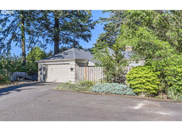 Property at 5008 SW Taylors Ferry Rd, Portland, OR 97219, 3 beds, 2 baths