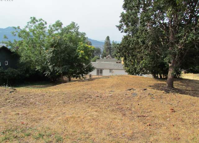 Property at Lot Off Vine St, White Salmon, WA 98672