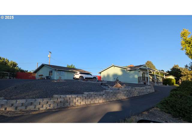 Property at 71651 SW Valley View Dr, Pendleton, OR 97801, 3 beds, 3 baths
