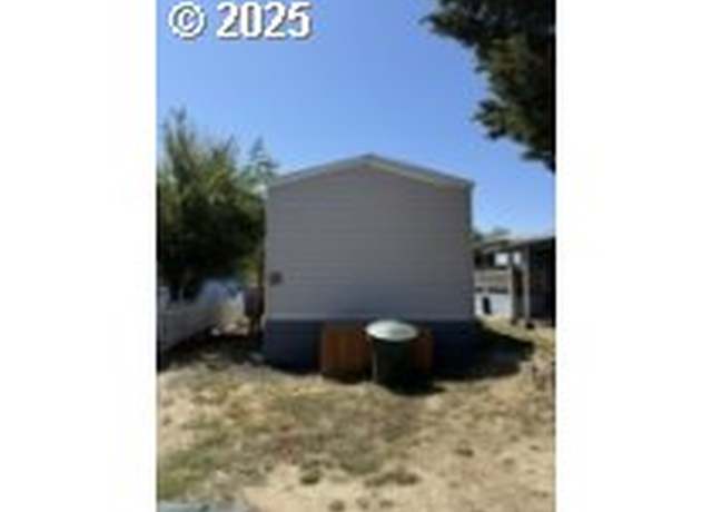 Property at 5000 NE Stephens St #27, Roseburg, OR 97470, 2 beds, 1 bath