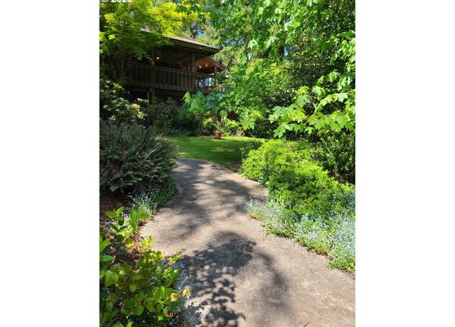 Property at 1346 Fisher Rd, Roseburg, OR 97471, 2 beds, 2.5 baths