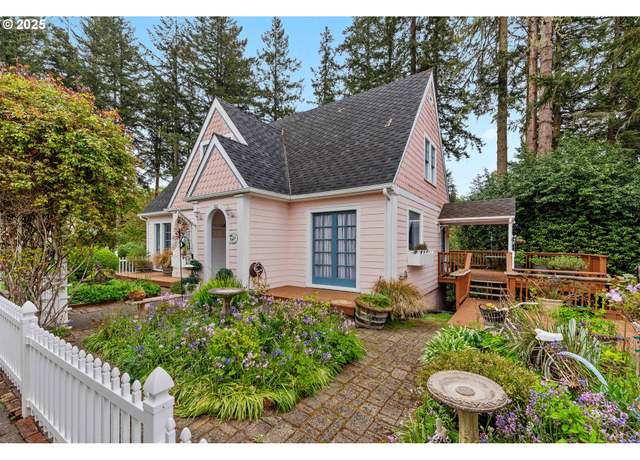 Property at 891 E 1st St, Coquille, OR 97423, 3 beds, 3 baths