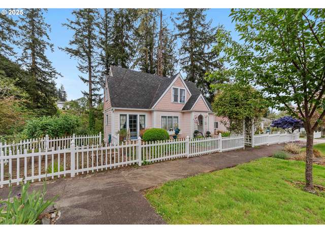 Property at 891 E 1st St, Coquille, OR 97423, 3 beds, 3 baths