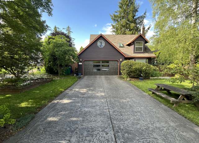 Property at 3241 SW Spring Garden St, Portland, OR 97219, 3 beds, 2.5 baths