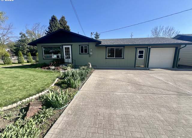 Property at 512 Division Ave, La Grande, OR 97850, 3 beds, 1.5 baths