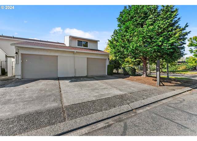 Property at 3300 NE 29th St, Gresham, OR 97030, 2 beds, 2.5 baths