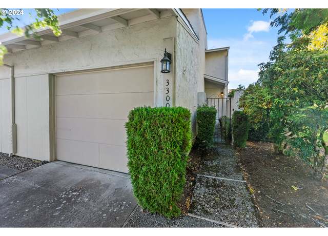 Property at 3300 NE 29th St, Gresham, OR 97030, 2 beds, 2.5 baths
