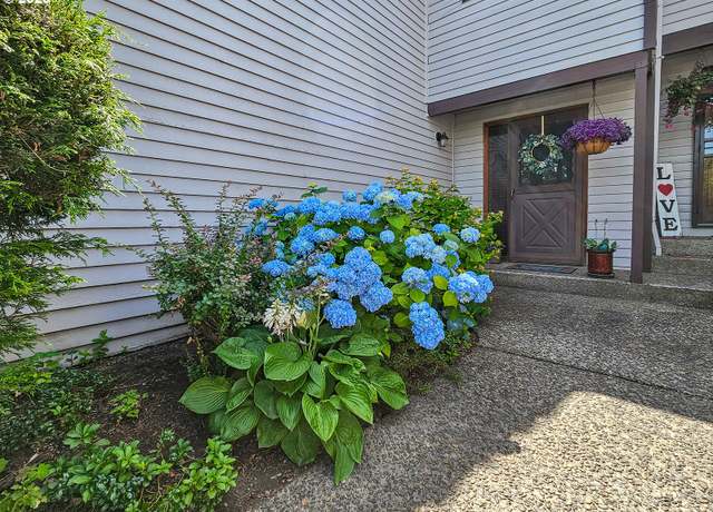 Property at 12066 SE 104th Ct #20, Happy Valley, OR 97086, 2 beds, 2.5 baths