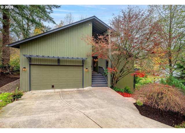 Property at 8 Walking Woods Dr, Lake Oswego, OR 97035, 5 beds, 4 baths