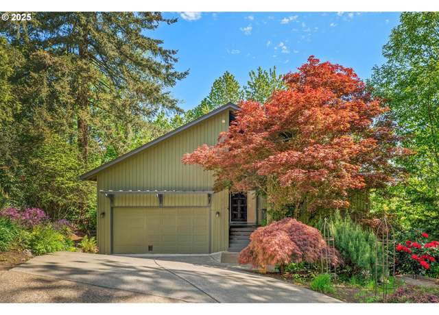 Property at 8 Walking Woods Dr, Lake Oswego, OR 97035, 5 beds, 4 baths