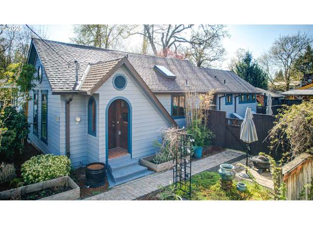 Property at 2214 16th Ave, Forest Grove, OR 97116, 3 beds, 2 baths