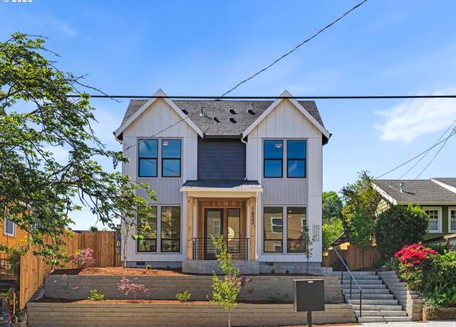 Property at 1220 SE Center St #2, Portland, OR 97202, 2 beds, 2.5 baths
