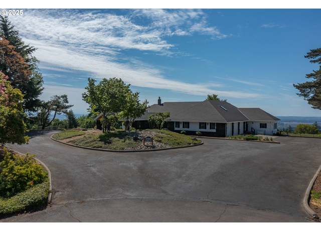 Property at 3794 E Nanitch Cir S, Salem, OR 97306, 4 beds, 5 baths