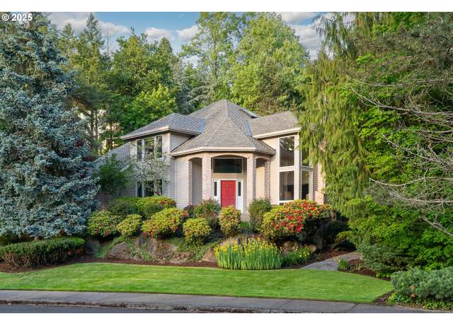 Property at 9030 SW Lancelot Ln, Portland, OR 97219, 4 beds, 2.5 baths
