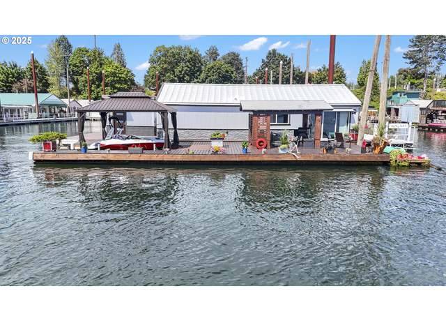 Property at 1645 N Jantzen Ave, Portland, OR 97217, 1 bed, 1.5 baths