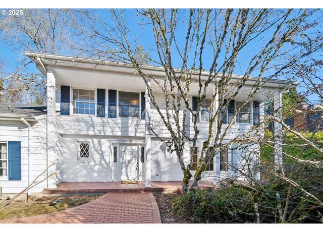 Property at 4401 SW Westdale Dr, Portland, OR 97221, 4 beds, 2.5 baths