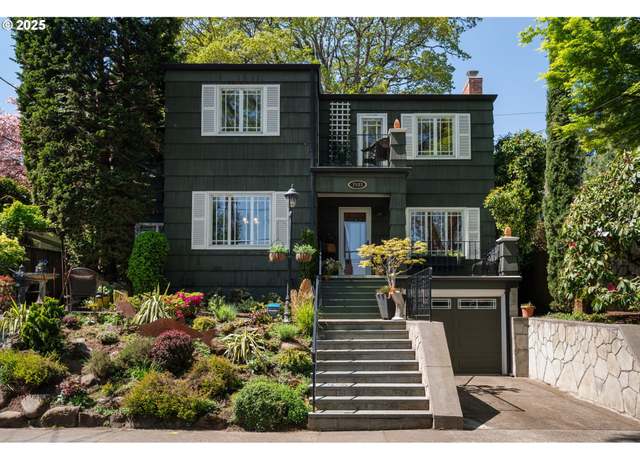 Property at 7533 S Corbett Ave, Portland, OR 97219, 4 beds, 3 baths