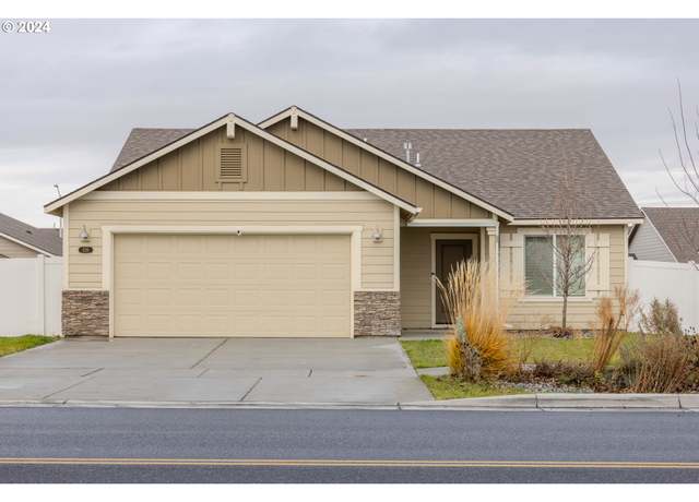 Property at 526 W Theater Ln, Hermiston, OR 97838, 3 beds, 2 baths