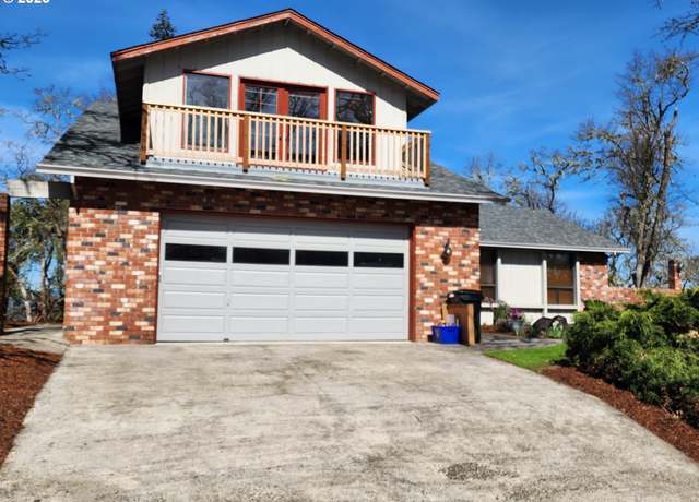 Property at 810 SE Summit Dr, Roseburg, OR 97470, 3 beds, 2.5 baths