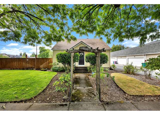 Property at 804 V St, Vancouver, WA 98661, 3 beds, 2 baths