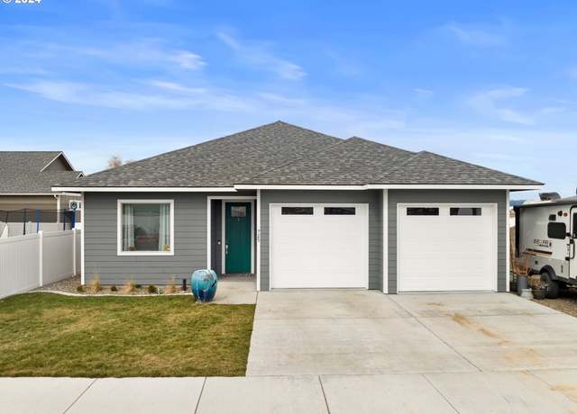 Property at 725 E St, Baker City, OR 97814, 3 beds, 2 baths