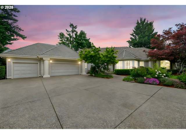 Property at 2586 Grand Vista Dr, Springfield, OR 97477, 3 beds, 2.5 baths