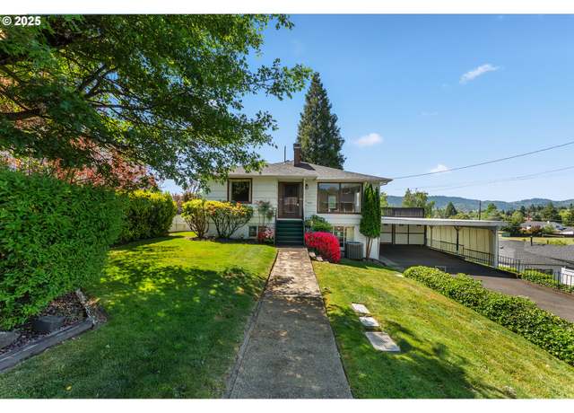 Property at 1665 NW Evans Ave, Roseburg, OR 97471, 4 beds, 2 baths