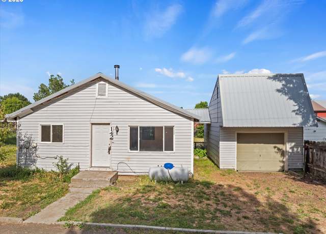 Property at 142 S Pine St, Halfway, OR 97834, 2 beds, 2 baths