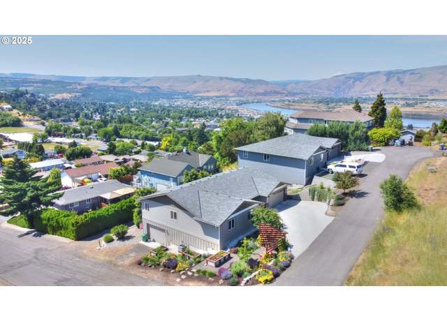 Property at 1637 E 21st St, The Dalles, OR 97058, 4 beds, 2 baths