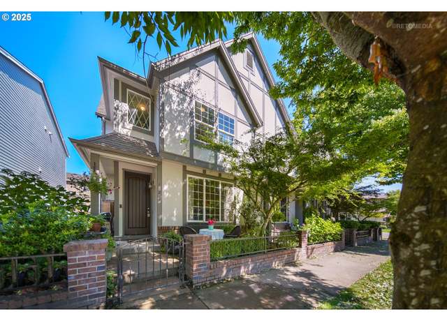 Property at 11219 SW Barber St, Wilsonville, OR 97070, 3 beds, 2.5 baths