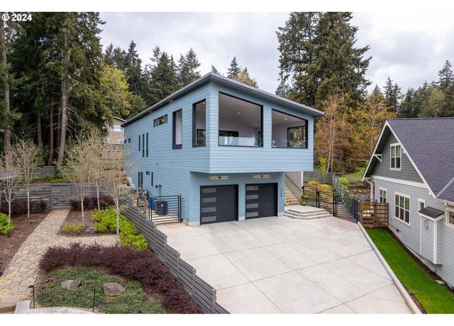 Property at 2484 Panorama Dr, Eugene, OR 97405, 3 beds, 2.5 baths