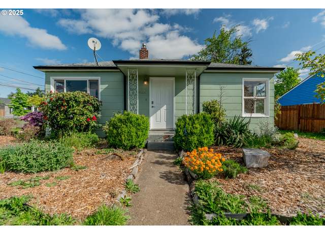 Property at 8405 SE Glenwood St, Portland, OR 97266, 2 beds, 1 bath