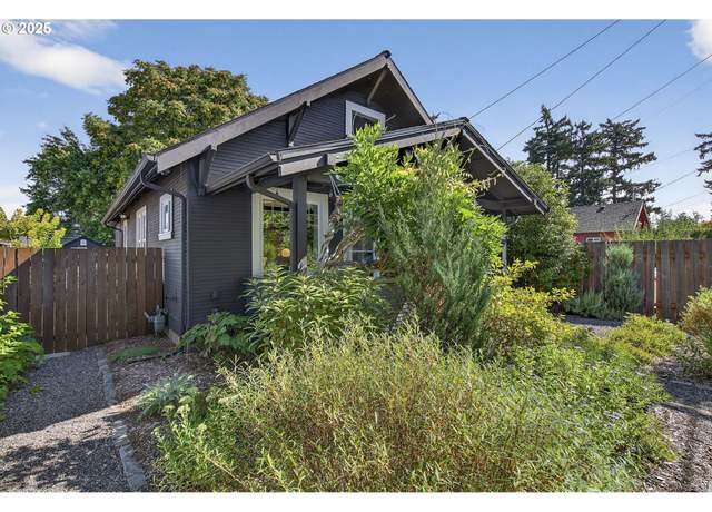 Property at 5423 SE Insley St, Portland, OR 97206, 3 beds, 1.5 baths