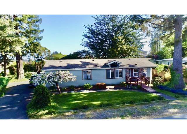 Property at 1103 1/2 Fifield St, Brookings, OR 97415, 3 beds, 2 baths