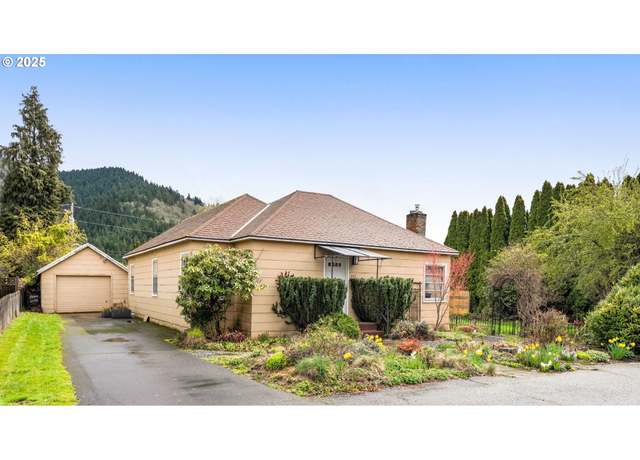 Property at 757 NE Fields Ave, White Salmon, WA 98672, 3 beds, 1 bath