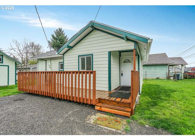 Property at 1100 S 7th Ave, Kelso, WA 98626, 2 beds, 1 bath