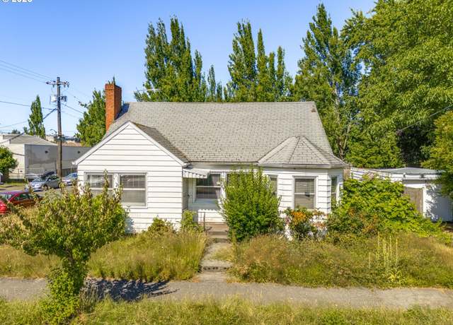 Property at 2333 SE 40th Ave, Portland, OR 97214, 3 beds, 1.5 baths
