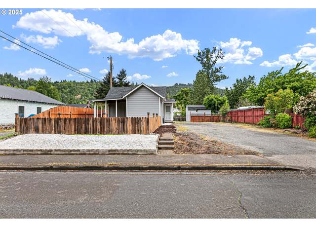 Property at 47543 School St, Oakridge, OR 97463, 3 beds, 1 bath