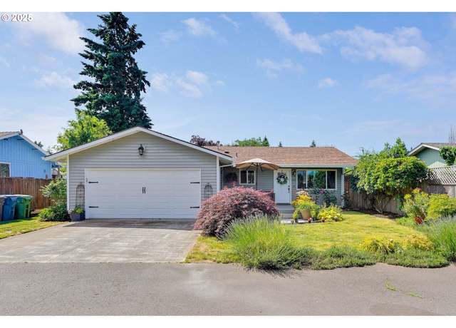 Property at 662 Wilson St, Woodburn, OR 97071, 3 beds, 2 baths