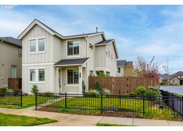 Property at 3709 SW Coyote Pl, Redmond, OR 97756, 3 beds, 3 baths