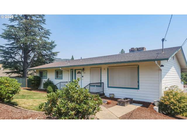 Property at 1929 NW Lynwood St, Roseburg, OR 97471, 4 beds, 2 baths