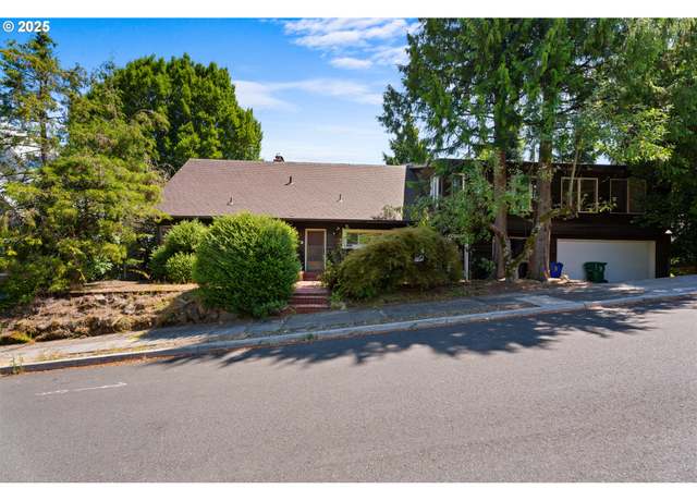 Property at 7580 S Hood Ave, Portland, OR 97219, 2 beds, 2 baths