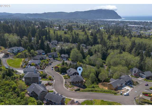 Property at 2165 Skyline Dr, Seaside, OR 97138, 3 beds, 2.5 baths